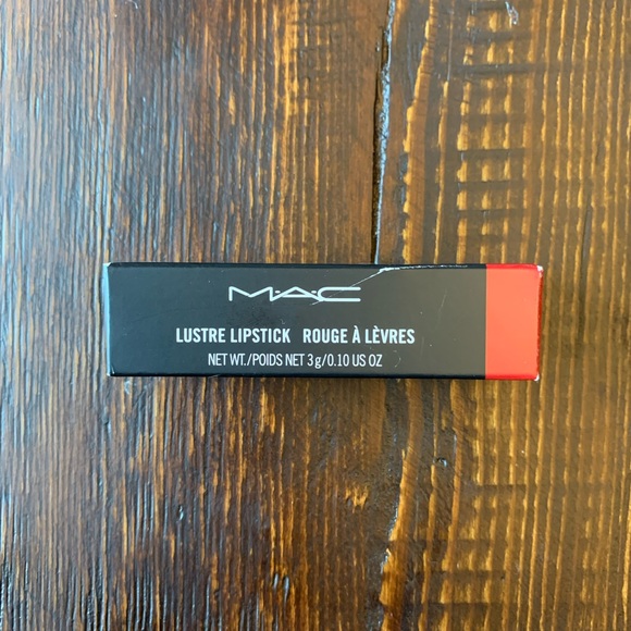 NWT MAC Lustre Lipstick in Lady Bug - Picture 4 of 9